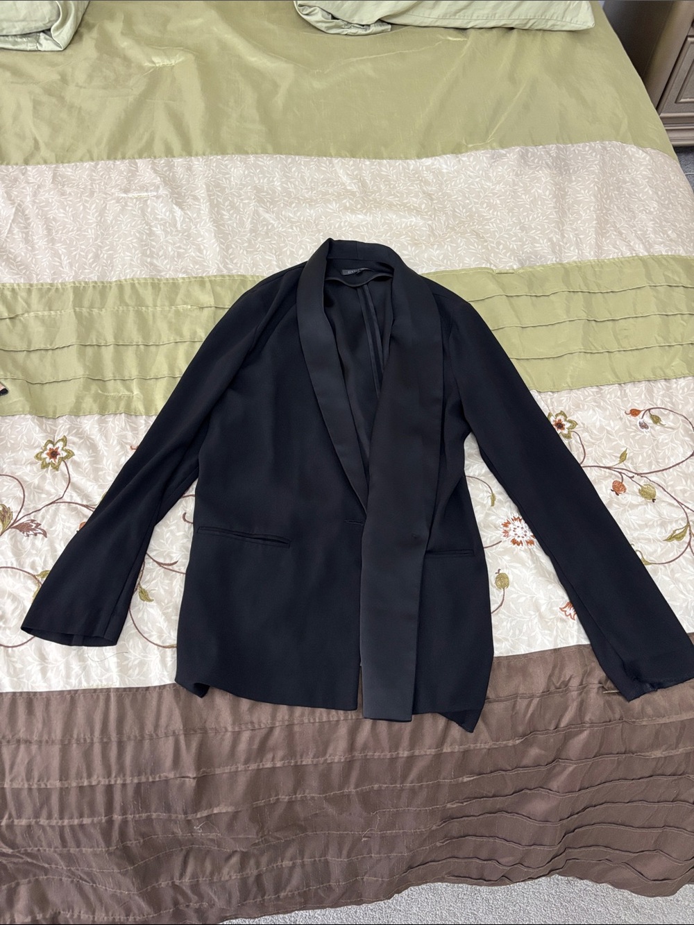 Dynamite Black Open-Front Satin-Trim Blazer